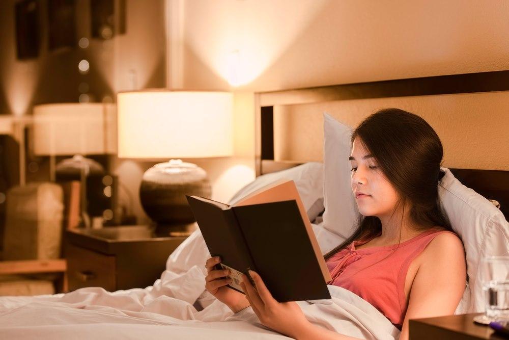 Đọc sách giúp thư giãn đi vào giấc ngủ