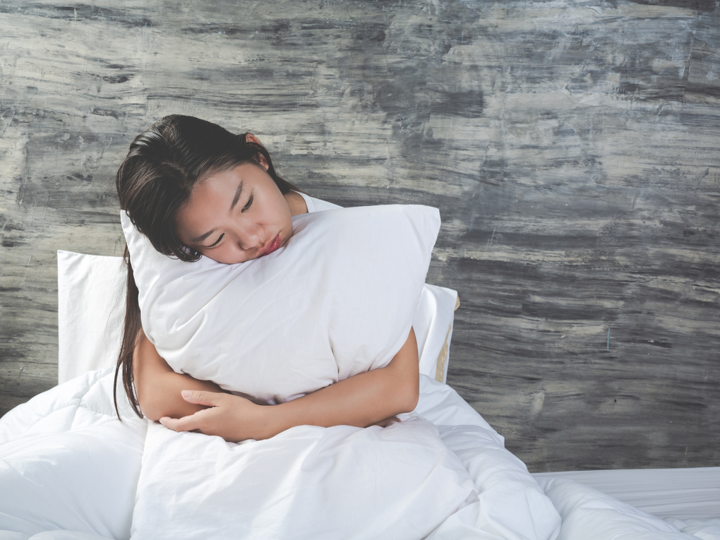 Thiếu ngủ và stress kéo dài có thể làm tình trạng mụn trở nên nghiêm trọng hơn