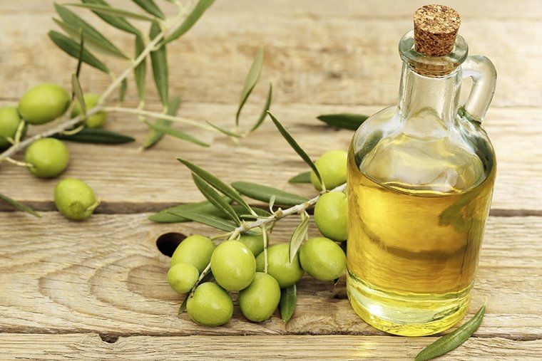 Dầu oliu và cá hồi là nguồn cung cấp Omega-3